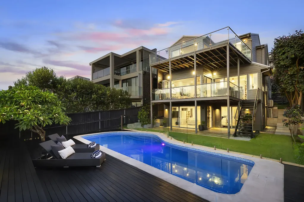 Freshwater 5Moenga North-East ocean views, minutes to the beach