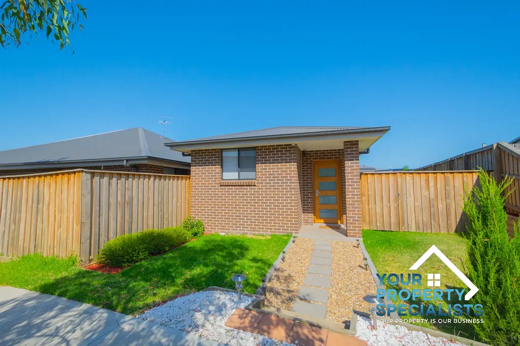 Detached modern two-bedroom flat located in the Hillcroft Estate