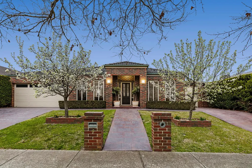 4 Highbury Drive, Hillside, VIC 3037