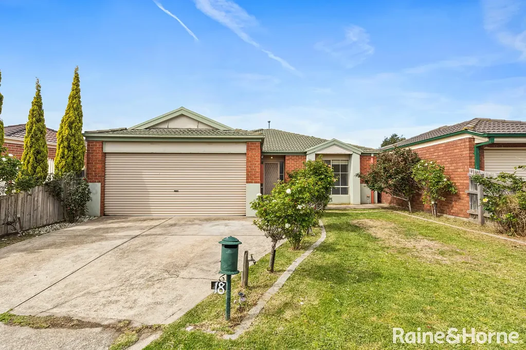 18 Lachlan Crescent, Roxburgh Park, VIC 3064