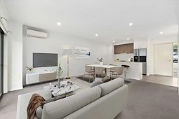61/60 John Gorton Drive, Coombs