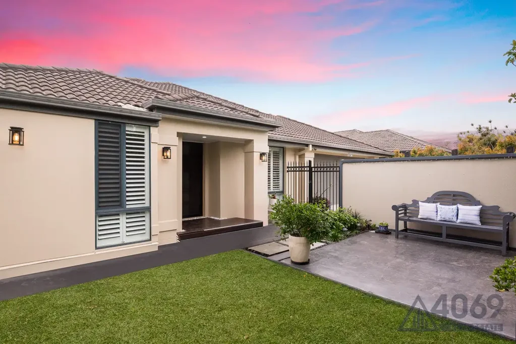 Moggill 5房 Beaufort Crest豪宅 5卧3卫 双层奢华套间 厨房石材台面 多功能户外空间 700㎡全围合平地 中心静谧社区 Stunning Entertainer with Dual Living!