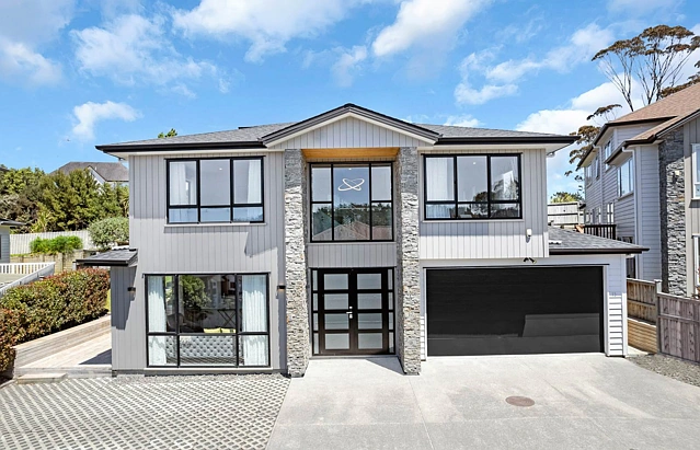 13 Golden Morning Drive, Albany, North Shore City