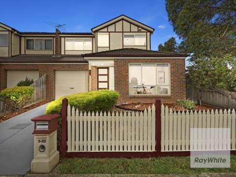 Bundoora 3 Bedroom Beautifully Maintained Townhouse in Prime Location