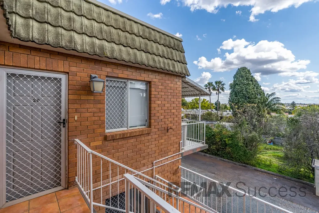 Beautifully Updated Poolside Unit in a Prime Location