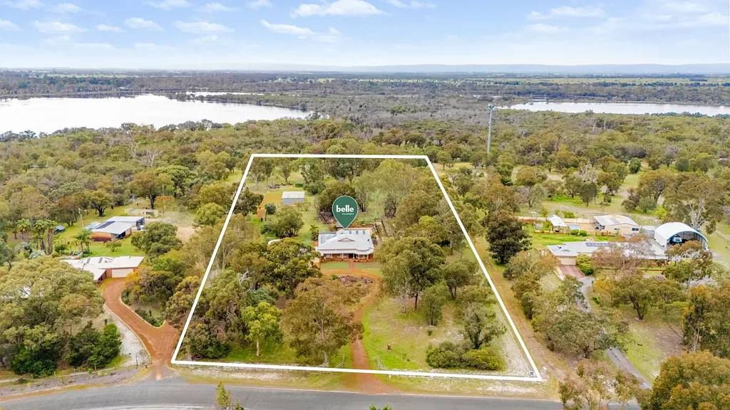 Barragup 4房  Lake reserve lifestyle, minutes from Mandurah.