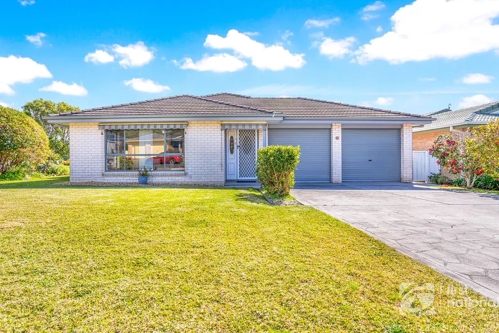 2/9 Akala Avenue, Forster, NSW 2428