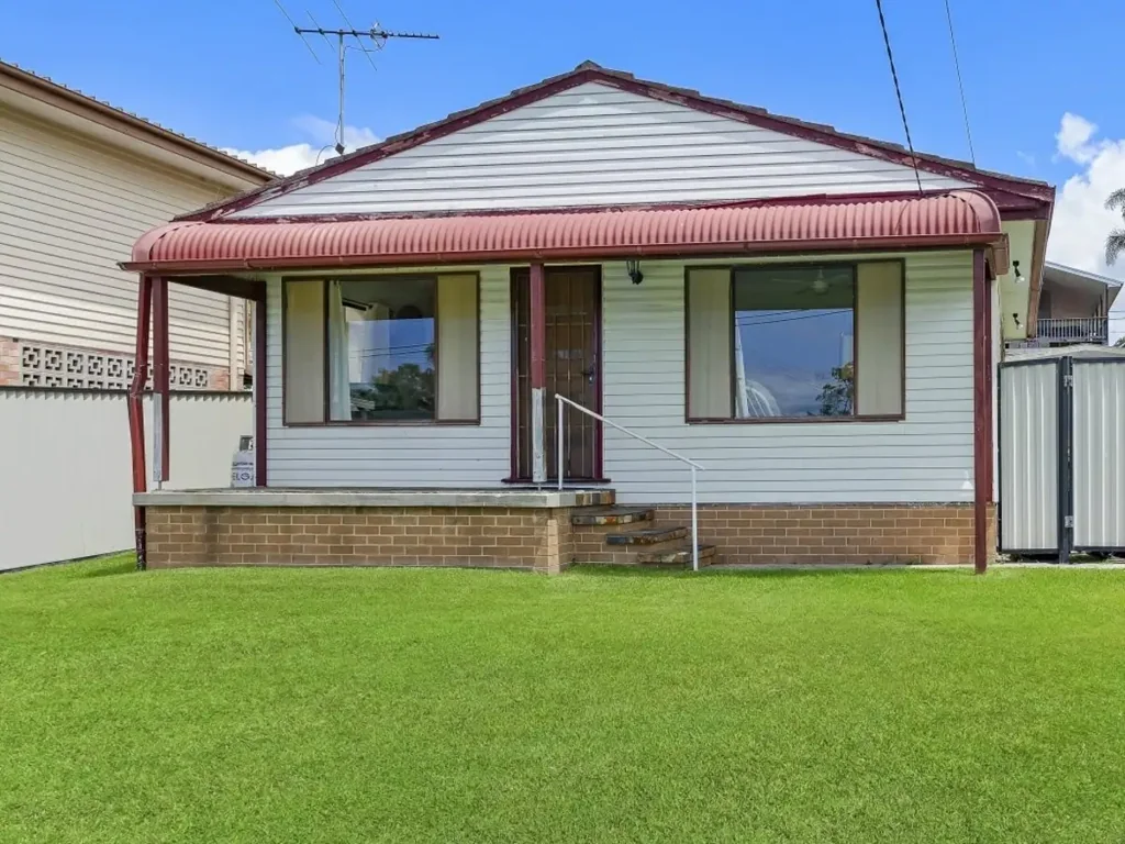Gwandalan 4 Bedroom House + Granny Flat (Returning $980pw)