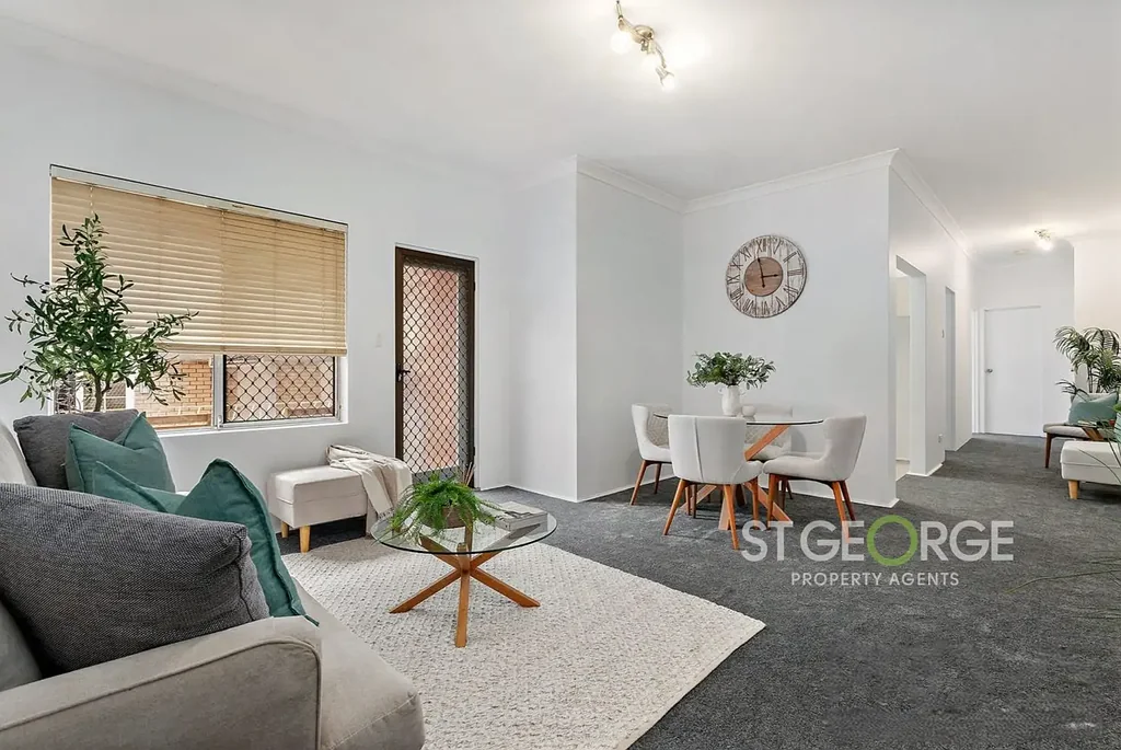 Light-Filled & Immaculately Presented Unit in a Coveted Location