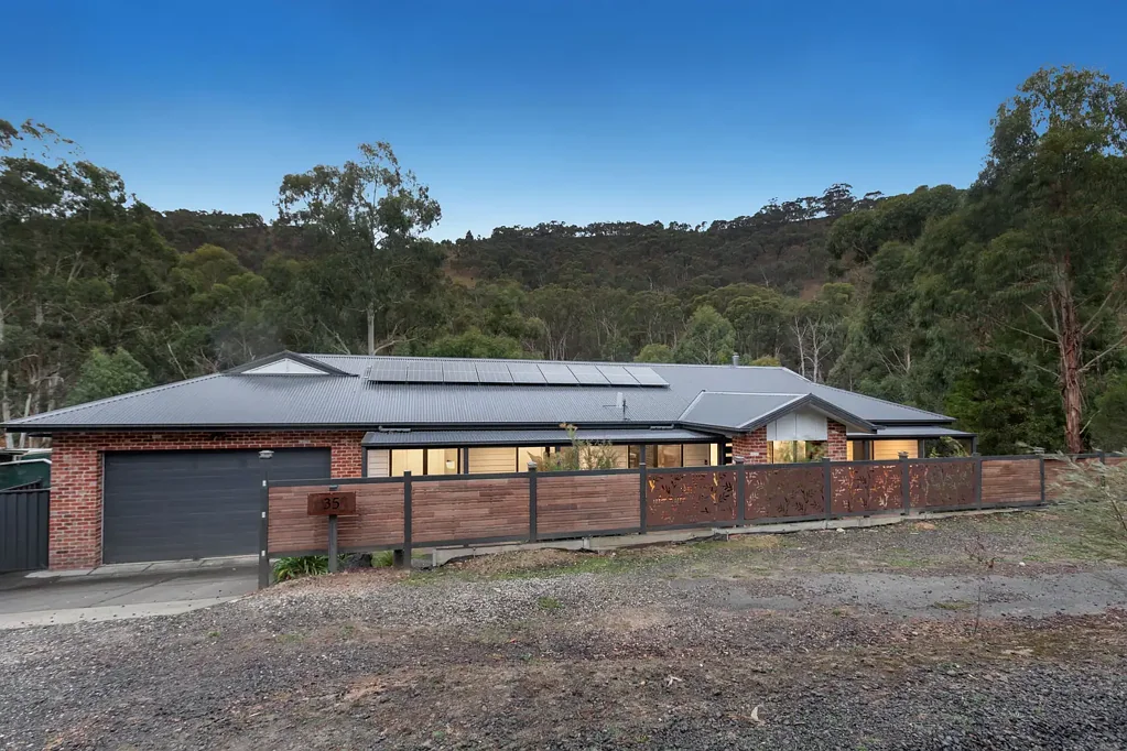 Flowerdale 3 Bedroom Stylish living in idyllic setting