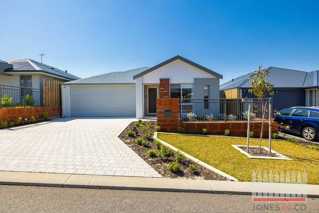 8 Bulloo Loop, Ellenbrook, WA 6069