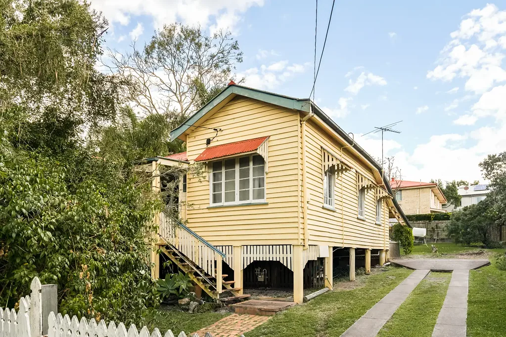 Enoggera 3 Slaapkamer Substantial 779m² Block with Endless Potential