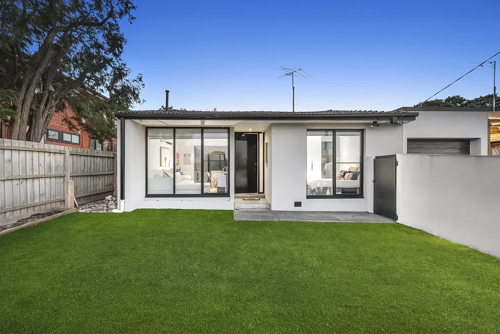 Brighton East 2房 宁静、私密、安全且独立的单层便利生活 Peaceful, Private, Secure and Freestanding Single Level Ease