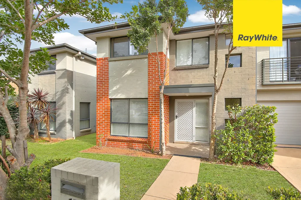 WELL APPOINTED CONTEMPORARY HOME WITH FACILITIES