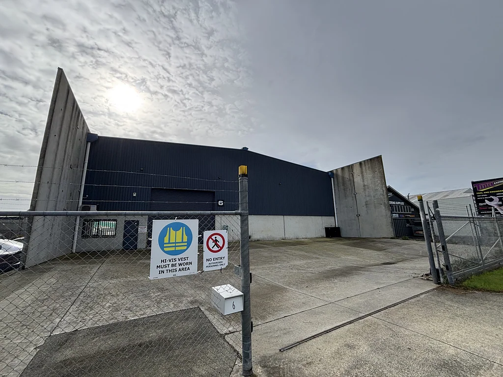 Takanini Clear span, high stud, tilt slab warehouse & yard
