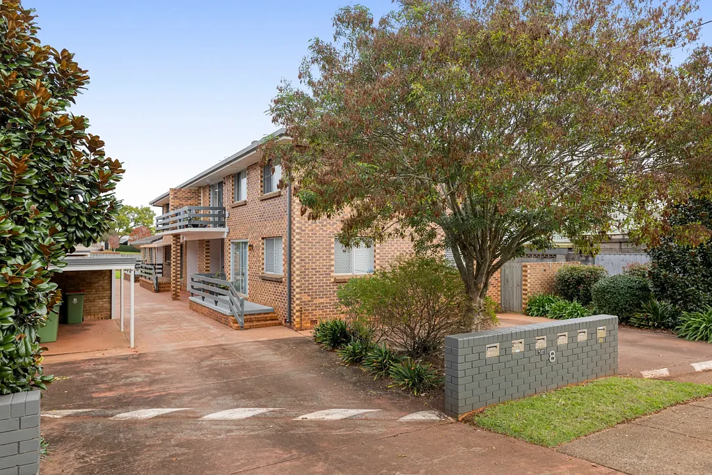 Affordable unit at the top of James Street!