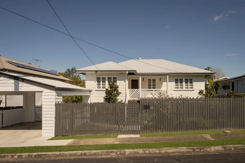 Stafford Heights 3房 迷人魅力、现代舒适与公园旁的家庭绿洲 Charismatic Charm, Contemporary Comfort and a Family Oasis by the Park