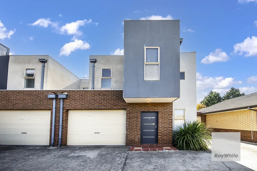 Modern 2-Bedroom Townhouse - Comfort, Style and Convenience