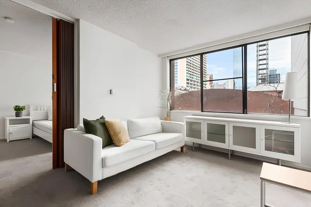 Melbourne 1 Bedroom Timeless Charm Meets Modern Convenience in 'Park Tower'