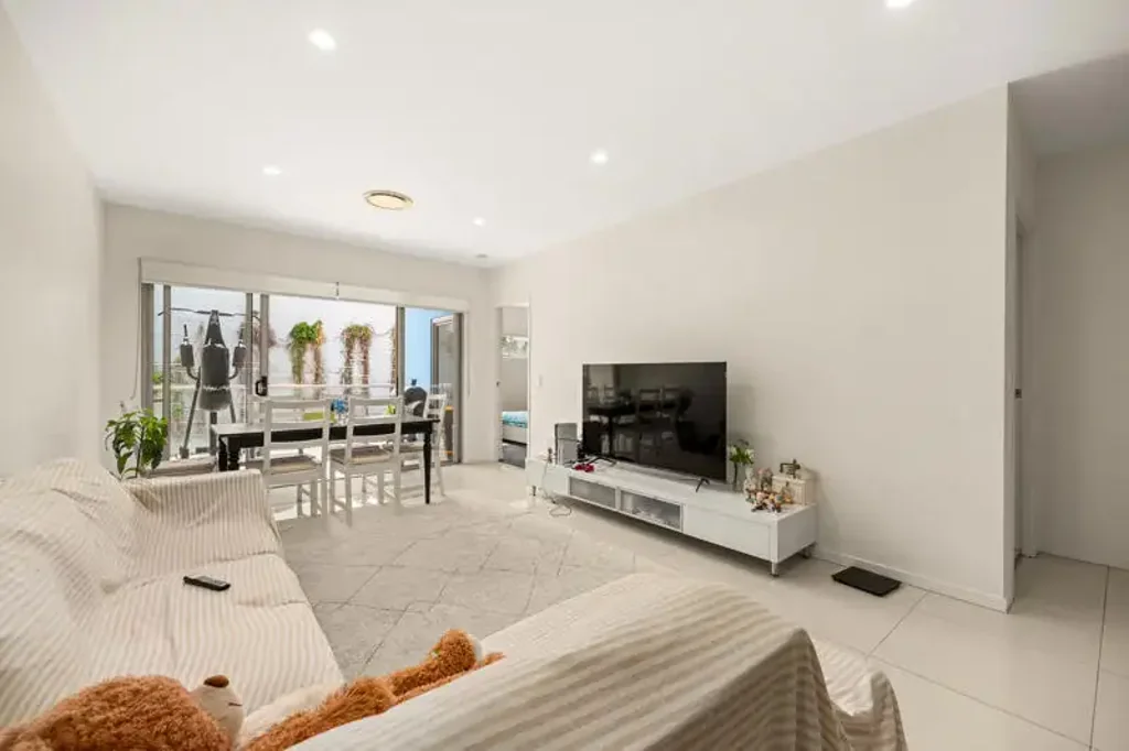 West End 2 Slaapkamer Riverside living in the heart of West End!