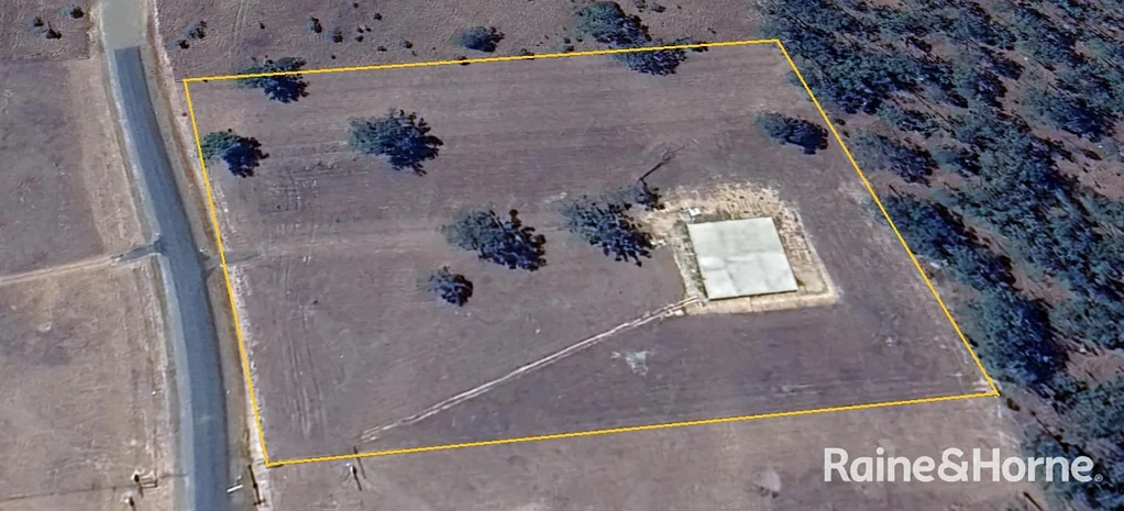 Nanango 乡村5英亩清理地，三面围栏，电力基础设施齐全，混凝土板已浇筑，15x24米石板灰色彩钢棚屋套件，绝佳乡村生活机会。 5-Acre Cleared Allotment