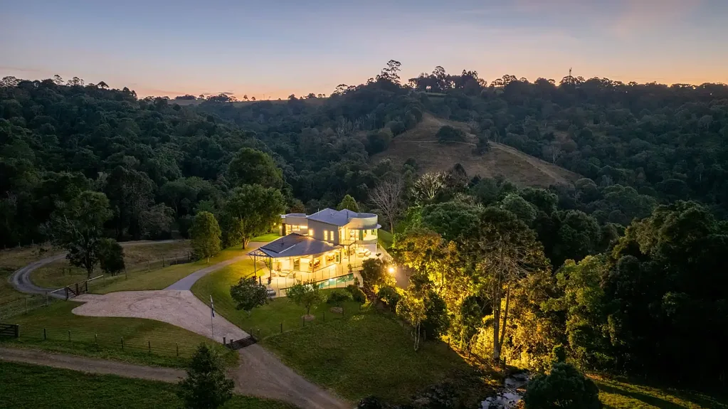 Maleny 5 Bedroom "Waterfall Retreat" - Above the cascade, a sanctuary of design, seclusion, and pastoral grace