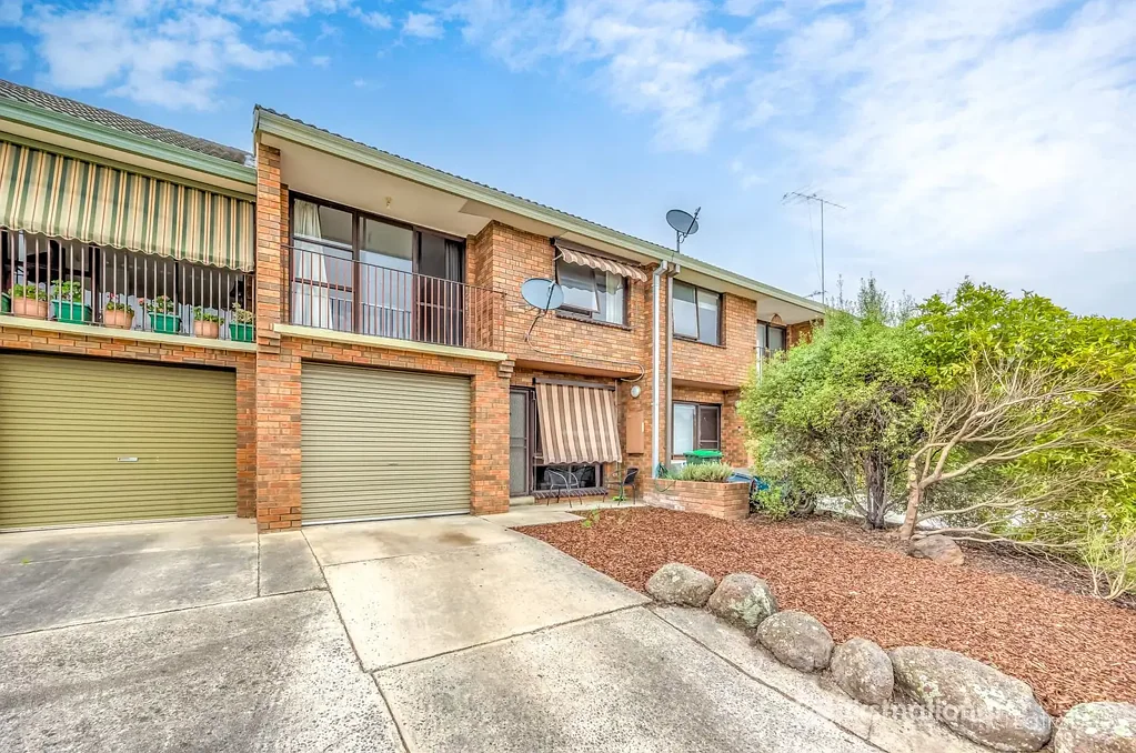 Traralgon 2ਬੈੱਡਰੂਮ Spacious & Unique Split-Level Design