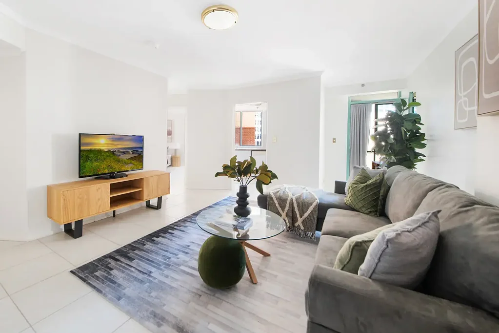 Stunning 23rd-Floor Apartment in Prestigious Regis Towers