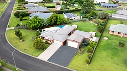 51 Phipps Drive, Meringandan West
