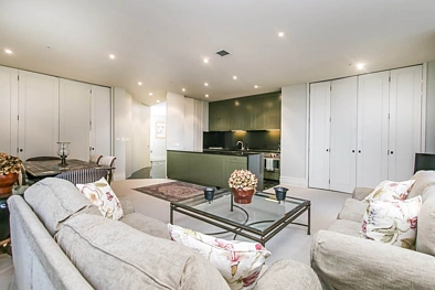 Endean Building - Stunning Character Apt - Glo...