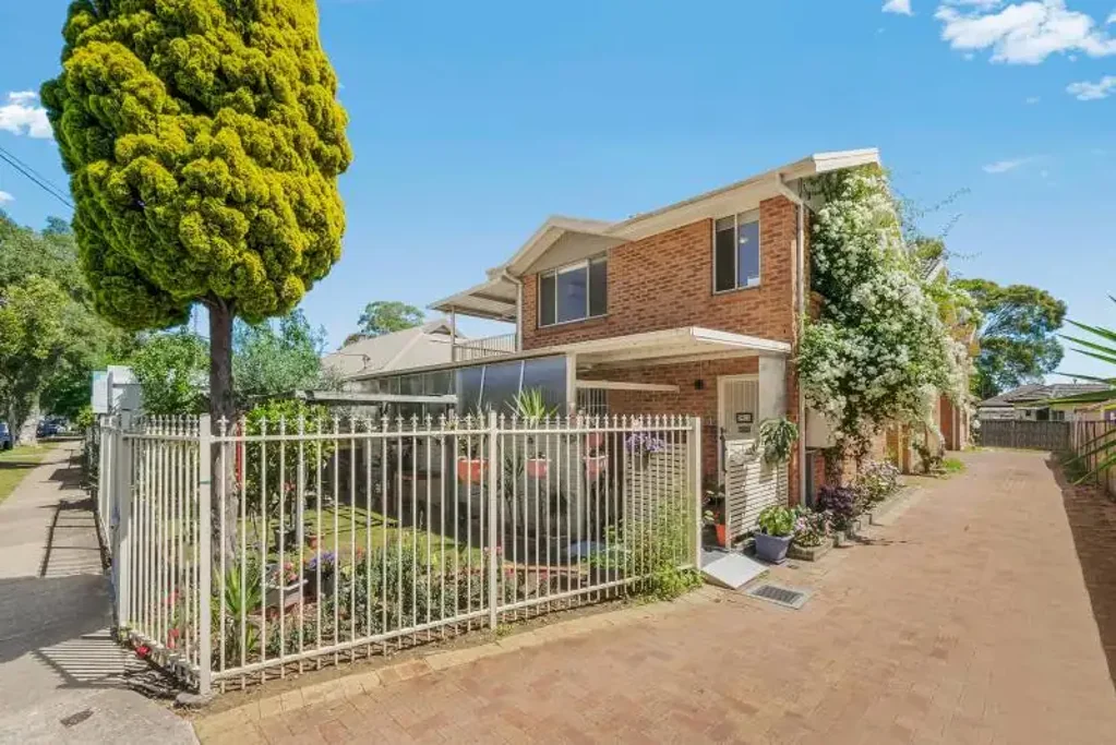 Auburn 3 Slaapkamer Great opportunity for the first home buyer or investor