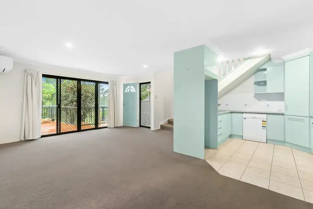 Spacious 3 bed townhouse ready for you! - Virtual Tour Available!