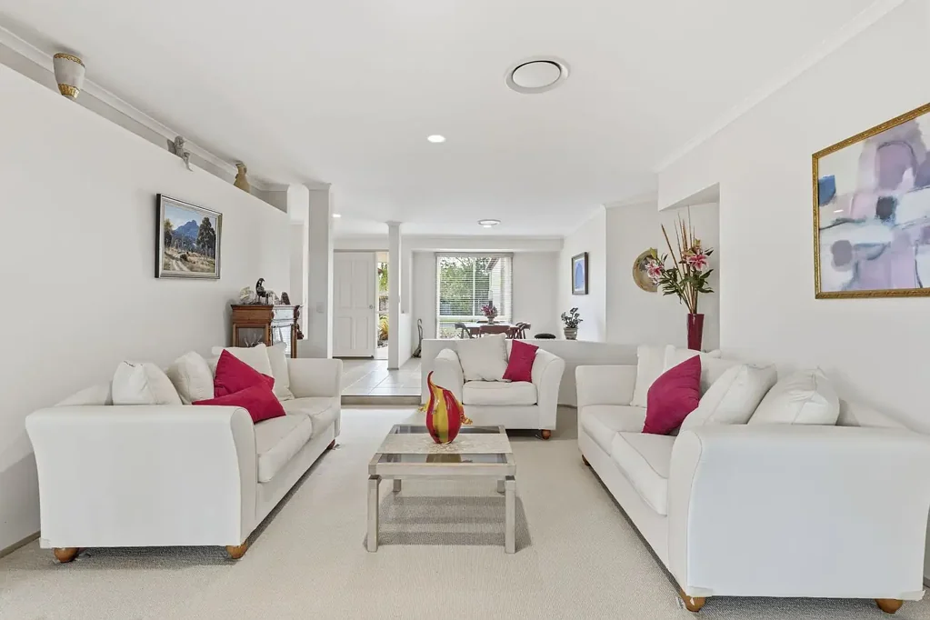 Calamvale 4Kwarto AUCTION IF NOT SOLD PRIOR - Single-Storey Family Home in Stretton State College Catchment