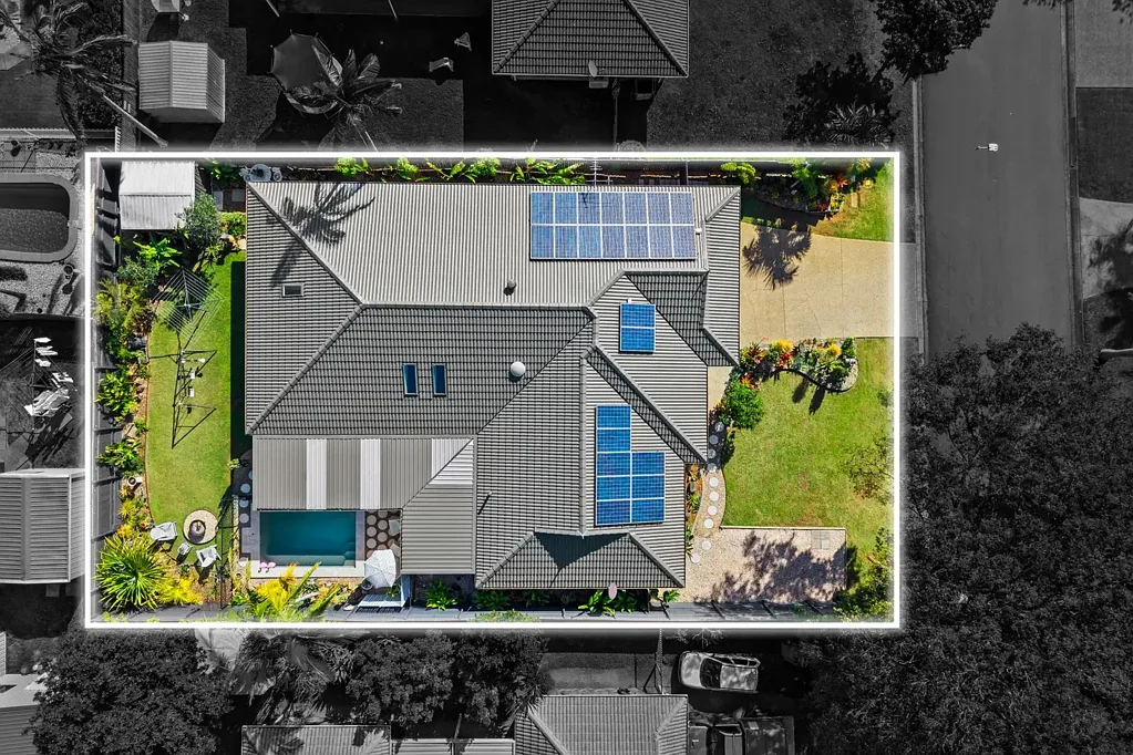 Wellington Point 4Kwarto Contemporary Family Living with a Private Poolside Retreat