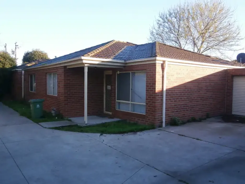 NEAT AND TIDY 3 BEDROOM UNIT!
