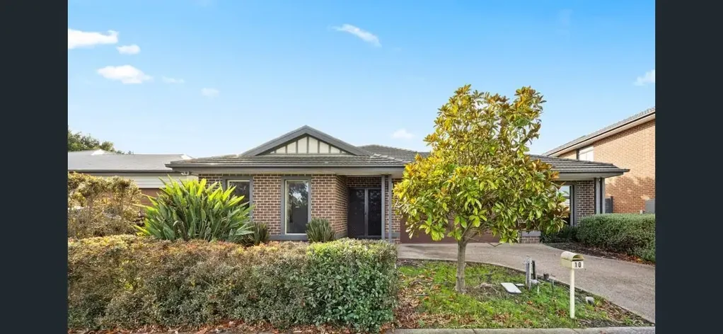 PRISTINE LIVING IN PERFECT LOCATION