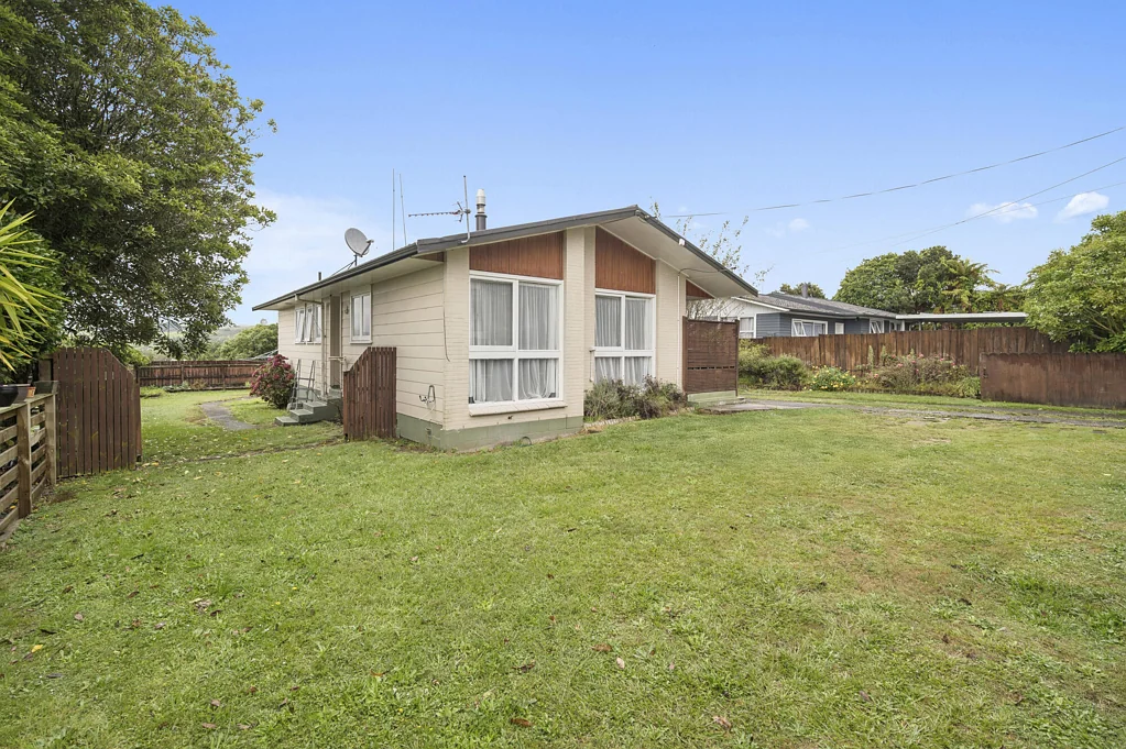 Pukehangi 3chambre Solid Build, Great Section