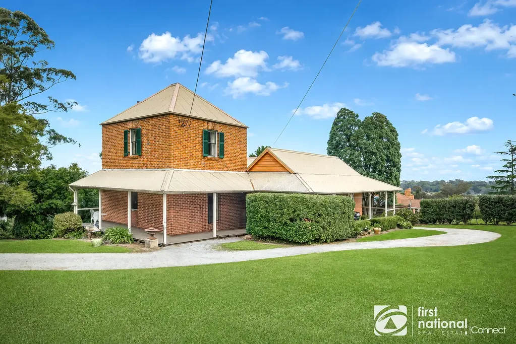 North Richmond 4Habitaciones RENOVATORS DELIGHT ON PICTURESQUE ACRES!!!
