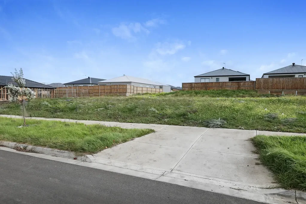 Sunbury 350㎡地块 12.5米临街面 靠近Jackson's Creek 自然环境 10分钟生活圈 墨尔本机场近 逃离城市喧嚣 Make Your Mark In Maplestone