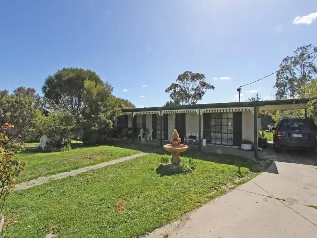 FAMILY HOME CLOSE TO MAIN STREET