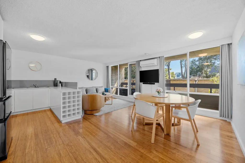 South Melbourne 2Moenga Fully Renovated, Northern Split-Level Living