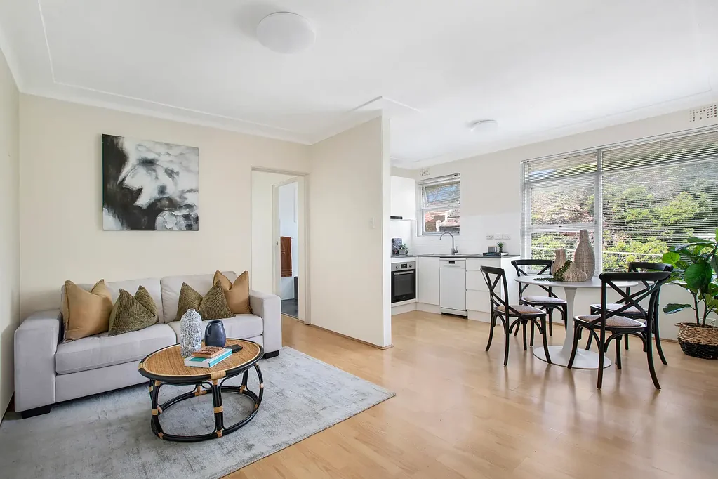 Summer Hill 2 Slaapkamer Renovated 2 Bed Apt Offering Light, Space, & Village Convenience
