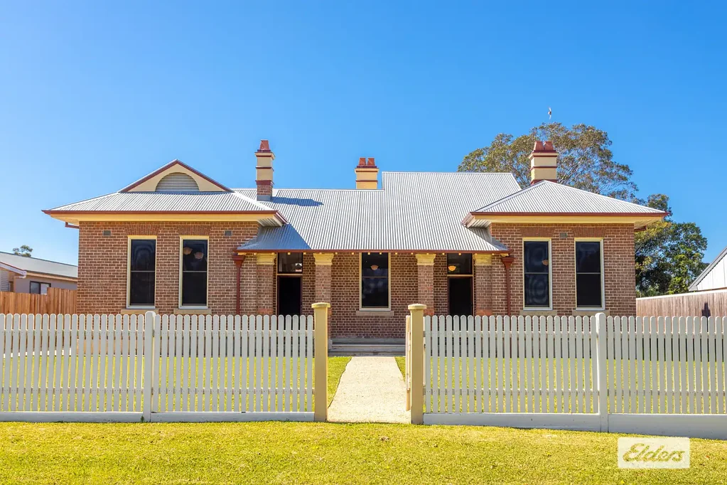 Tinonee 4部屋 THE OLD TINONEE COURTHOUSE & POLICE STATION – CIRCA 1898