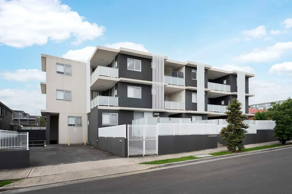 Strathfield South 2chambre Designer Apartment in Whisper Quiet Location, 102sqm