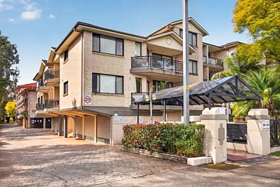 Westmead 2Zimmer Ultra-Convenient Apartment Offering Generous Living And Dual Balconies