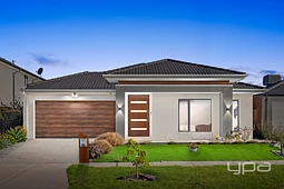 188 Waterhaven Boulevard, Point Cook