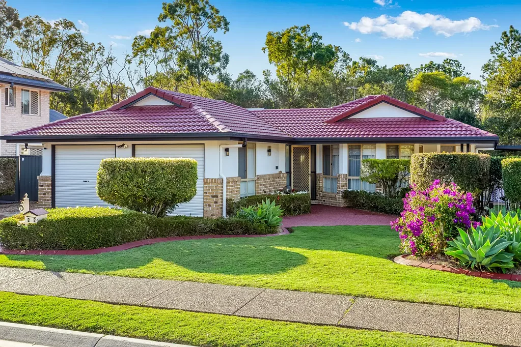 Narangba 4બેડરૂમ Immaculate Family Home Backing Onto Peaceful Bushland