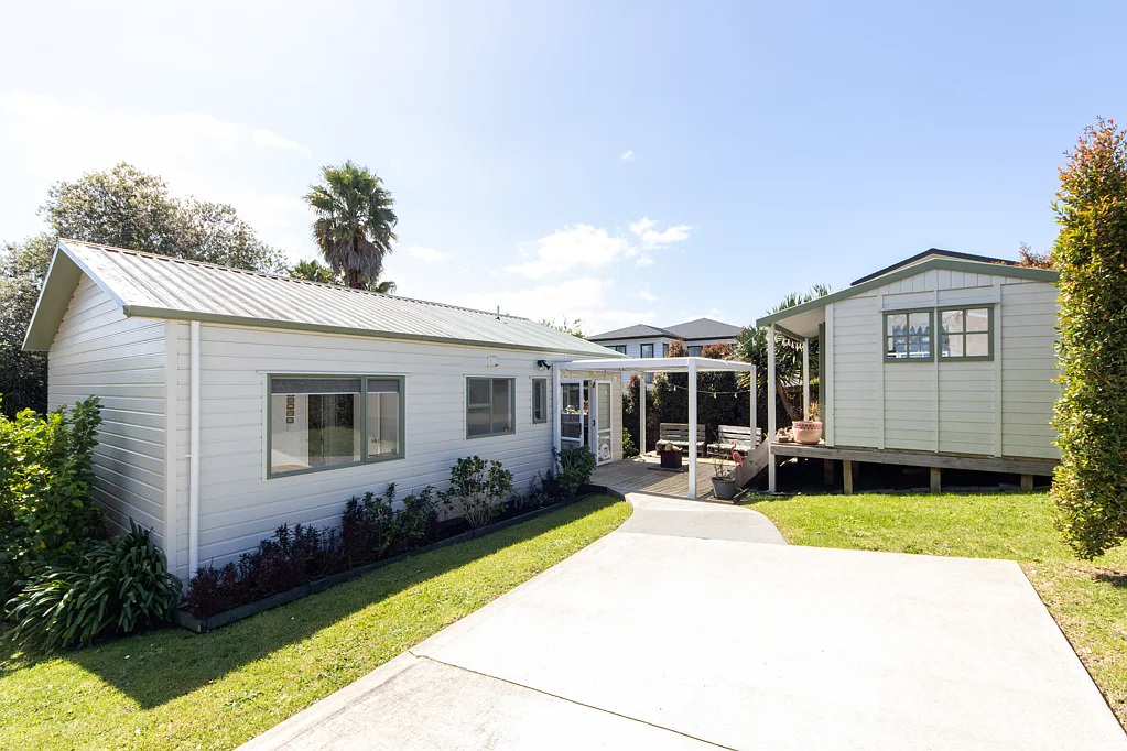 Blockhouse Bay 2 Slaapkamer Smart, Fully Equipped & Ready to Move In!