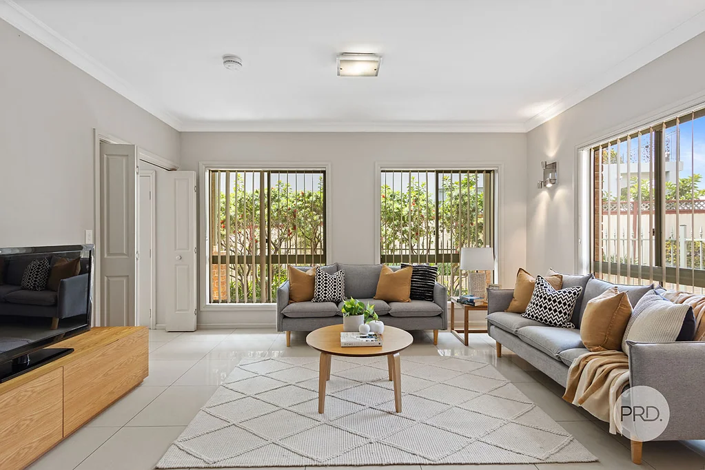 2/15 Henry Lawson Drive, Peakhurst, NSW 2210