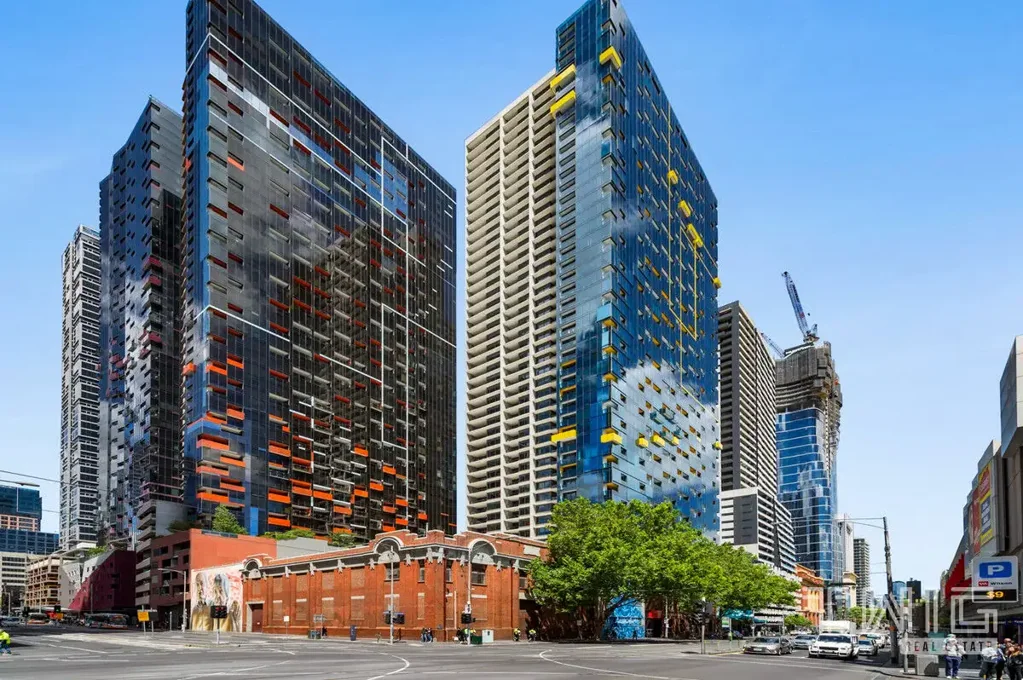Melbourne 1 Bedroom Sensational Studio Apartment at the Upper West Side